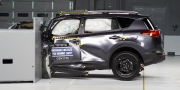 Новый Toyota RAV4 оценили как слабый по IIHS